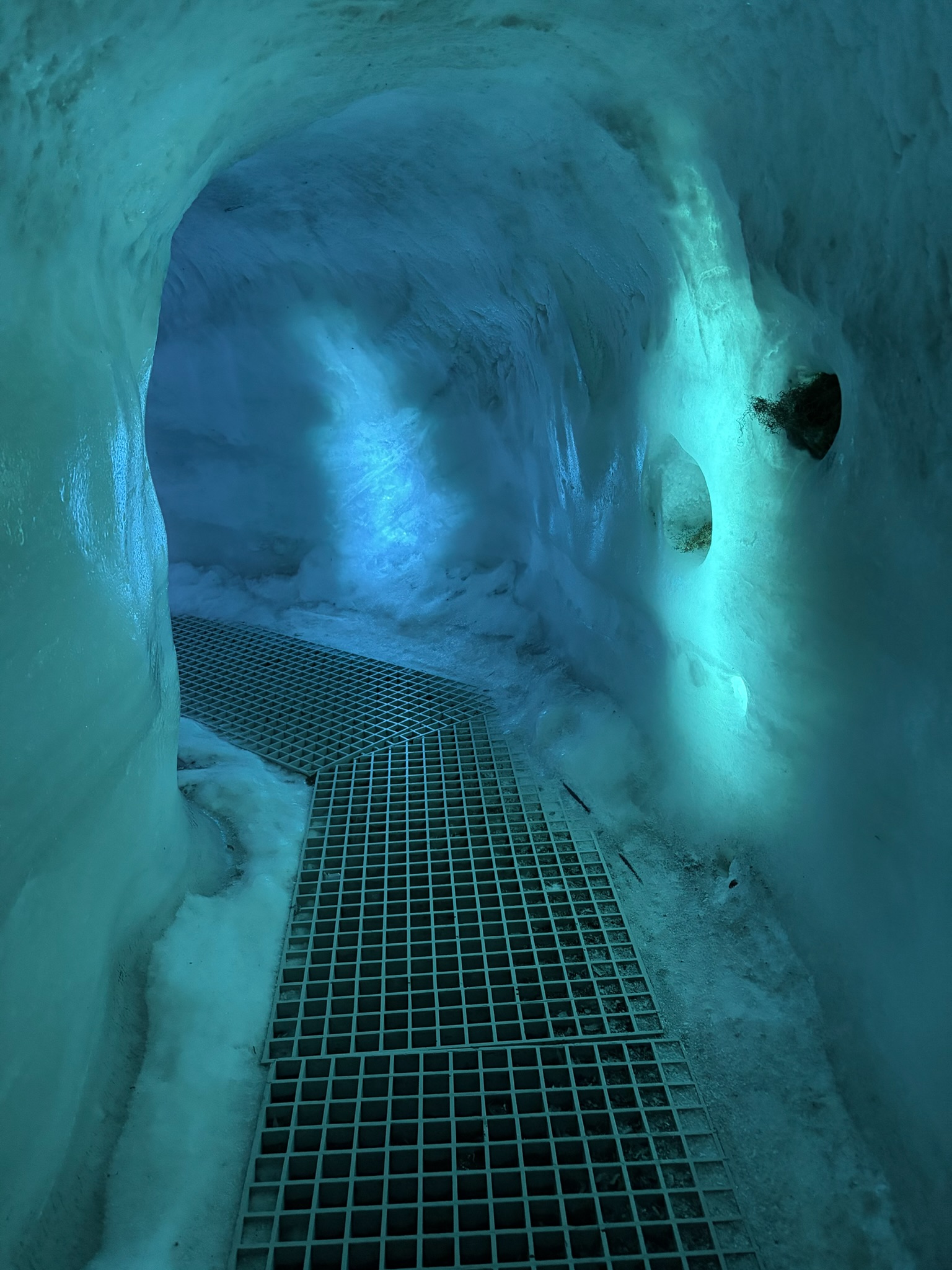 Künstliche Eishöhle direkt im Museum (-10°C)