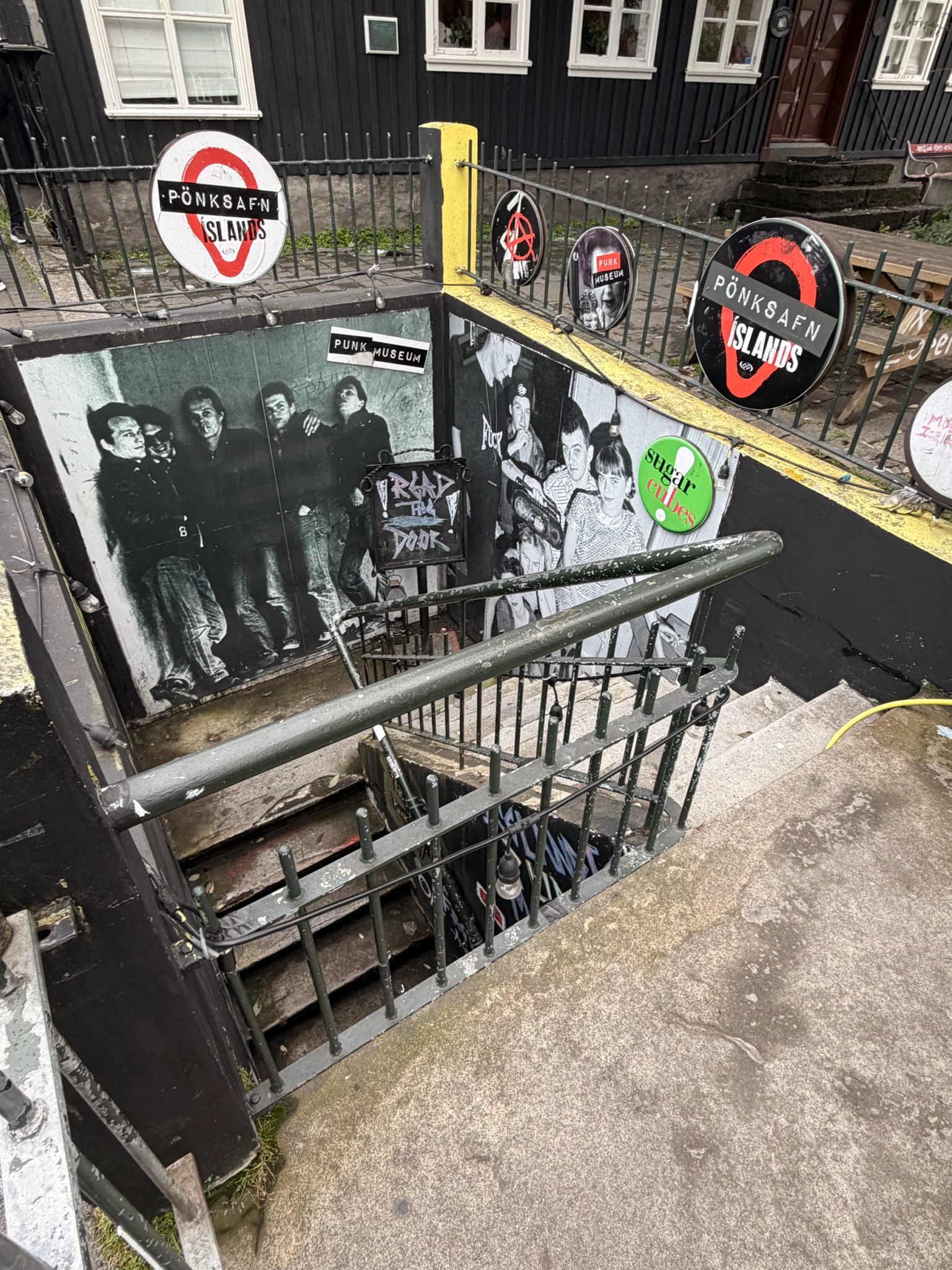 Der Eingang zum "Punkrock"-Museum...